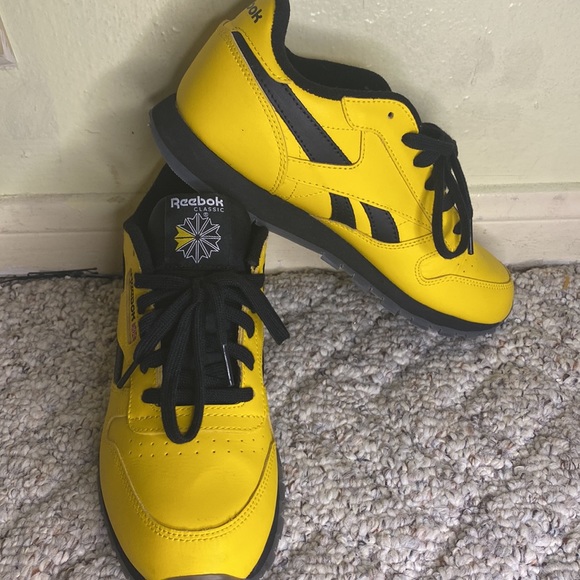 Good quality shoes never worn still in box. - Picture 3 of 3